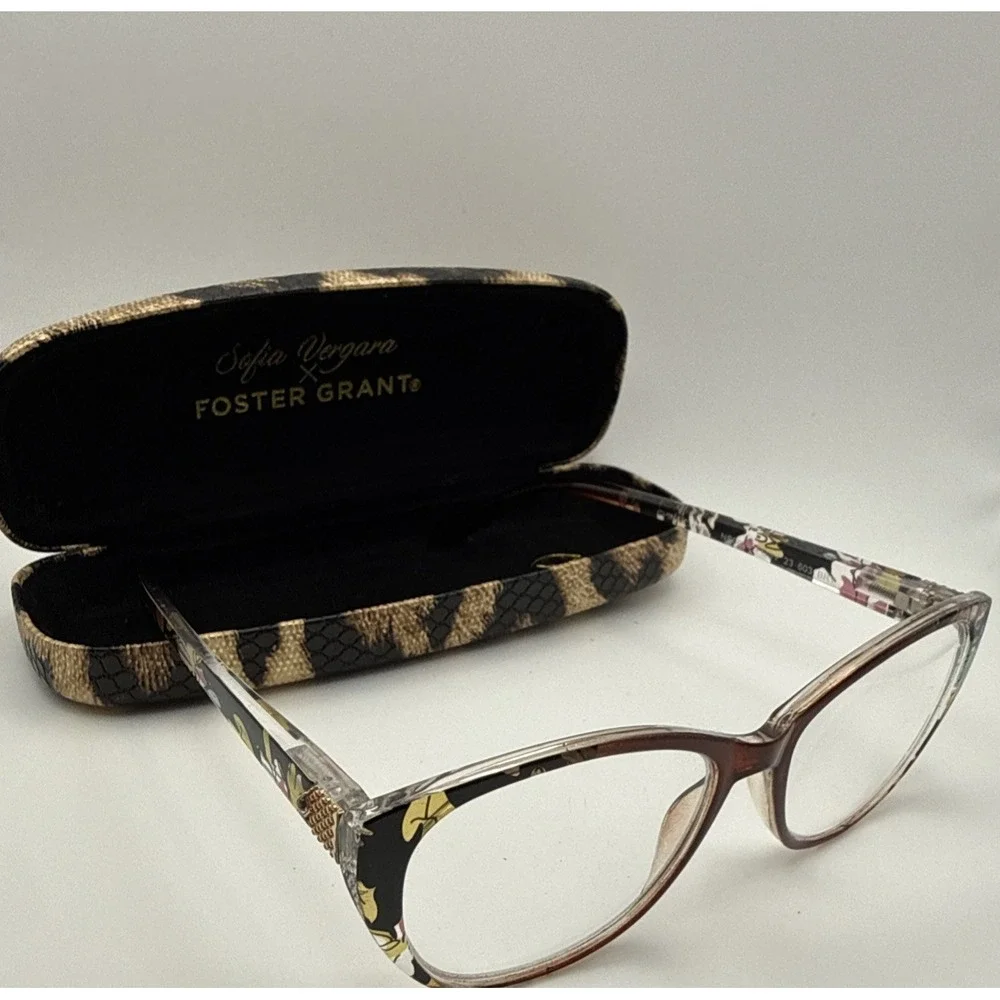 SOFIA VERGARA Eyeglass Frames Foster Grant NS0624- 23 603. BRY Brown & CASE